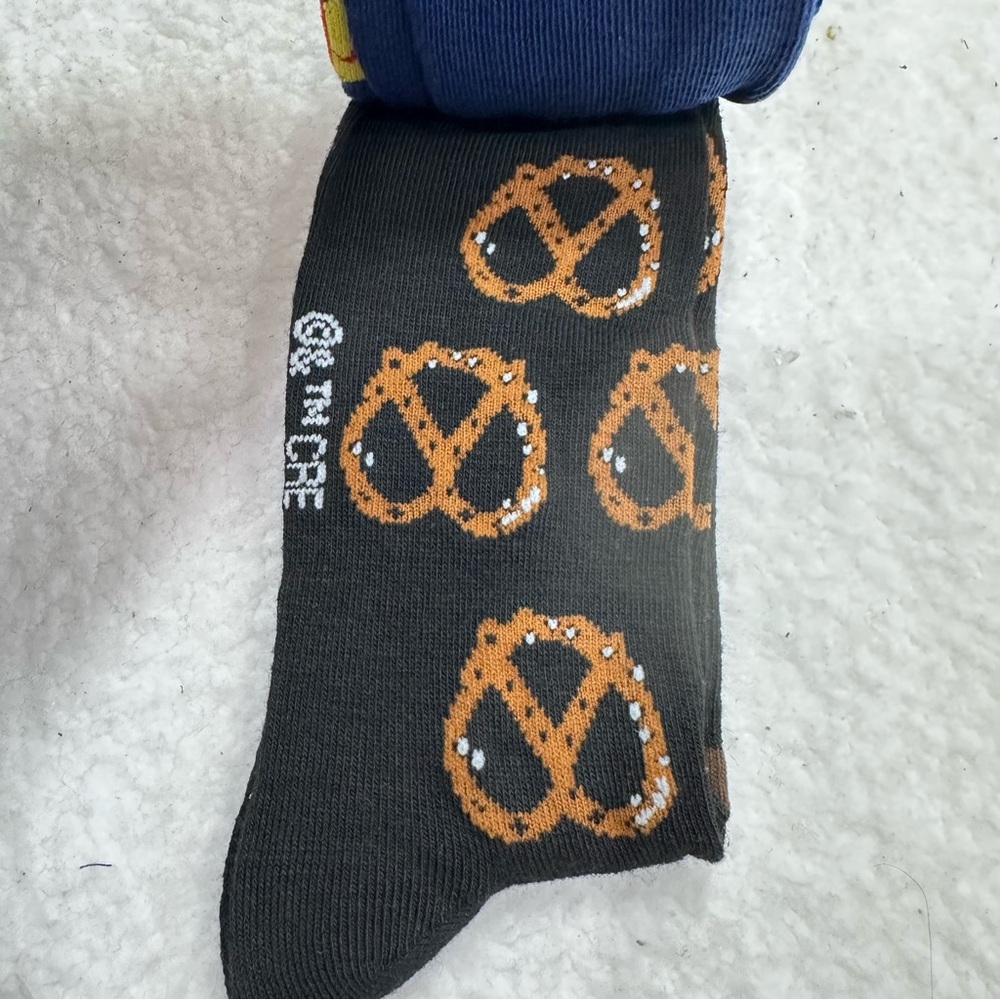 Friends and Seinfeld socks - Picture 6 of 9